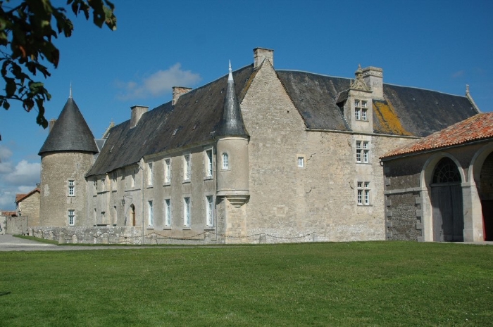 Autre vue du Chateau de Saveilles en Charente