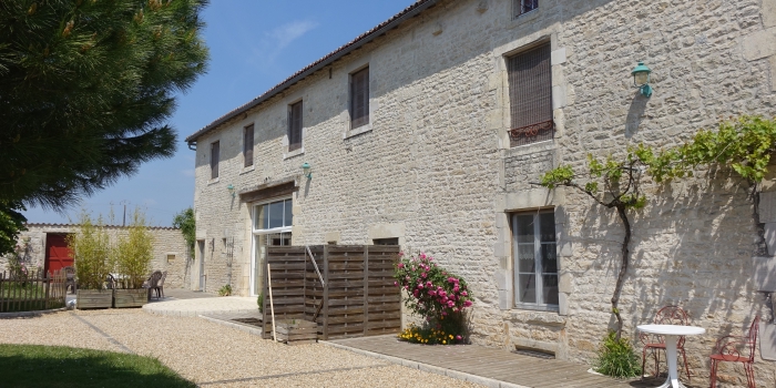 Le jardin du gîte du moineau et sa terasse privative